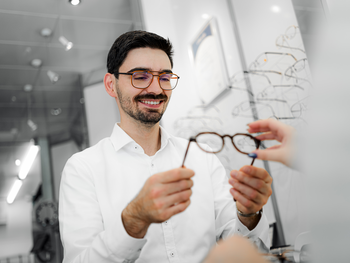 Augenoptiker Optometrist gesucht. Stellenanzeigen online. Jetzt bewerben!